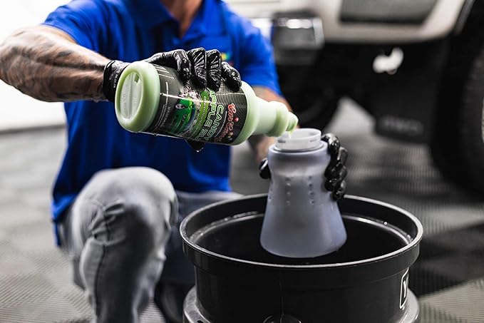 CarCandy - Candy Apple Suds - Carnauba Wax Concentrated Car Wash - Spot-Free Rinse With Pleasant Apple Scent - 1 Quart