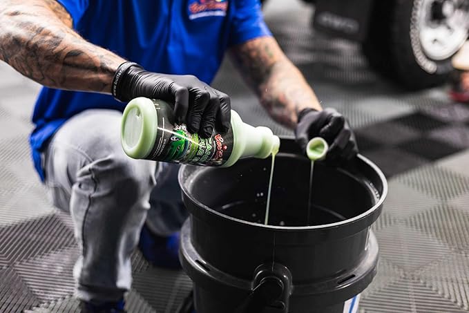 CarCandy - Candy Apple Suds - Carnauba Wax Concentrated Car Wash - Spot-Free Rinse With Pleasant Apple Scent - 1 Quart