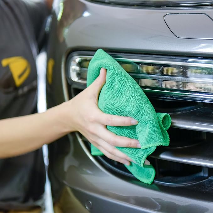 CARCAREZ Premium Microfiber Detailing Towels, 340 GSM Lint Free Car Buffing Waxing Polishing Drying Towels (6, Green, 16x16 Inch)