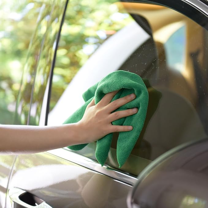 CARCAREZ Premium Microfiber Detailing Towels, 340 GSM Lint Free Car Buffing Waxing Polishing Drying Towels (6, Green, 16x16 Inch)