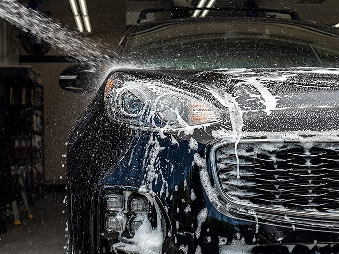Meguiar's Car Wash Bundle - 1 Gallon Ultimate Wash & Wax, Car Wash Soap with Additional Wax Protection and Microfiber Mitt, Premium Car Wash Mitt - The Perfect Car Wash Kit