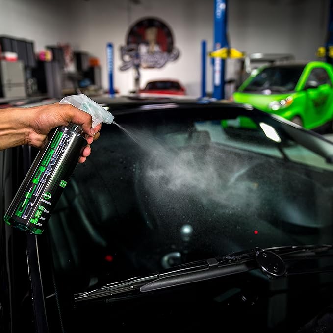 Chemical Guys Glass Cleaner Signature Series - Ammonia-Free Window and Mirror Spray for Cars, Trucks, SUVs, and RVs - Safe for Tinted Glass, Windshields, Household Windows & Interior Surfaces - 16 oz